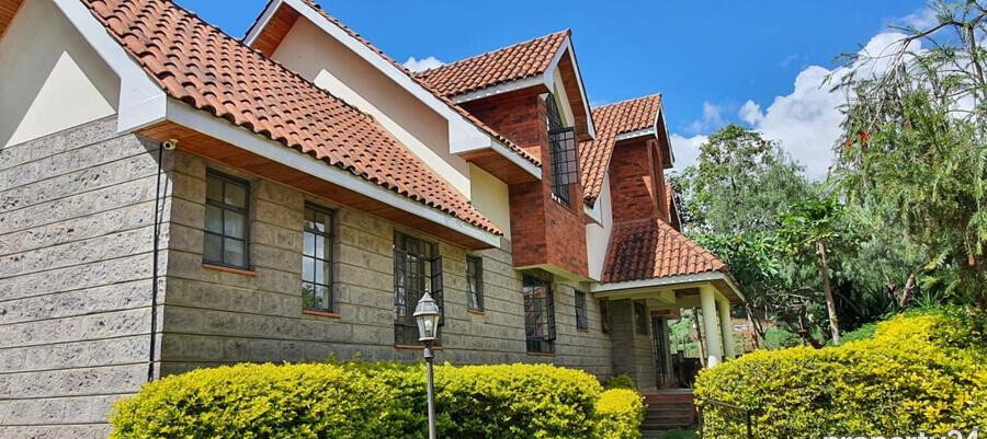 4BR All-Ensuite Townhouse with Fireplace & Private Garden - Lavington