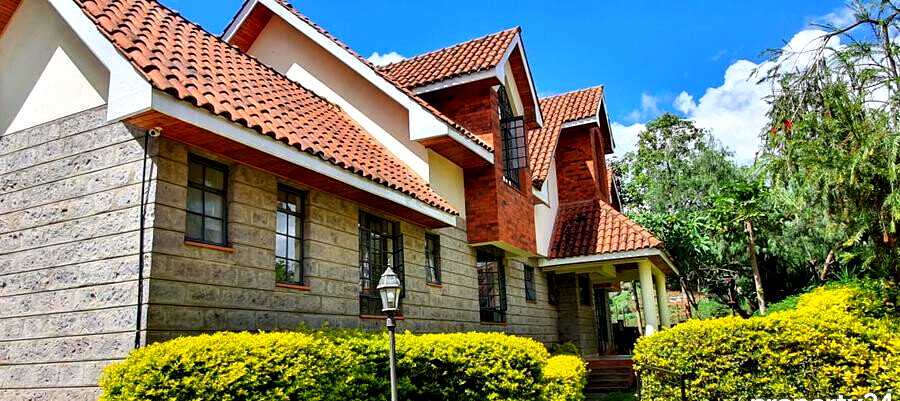 4BR All-Ensuite Townhouse with Fireplace & Private Garden - Lavington