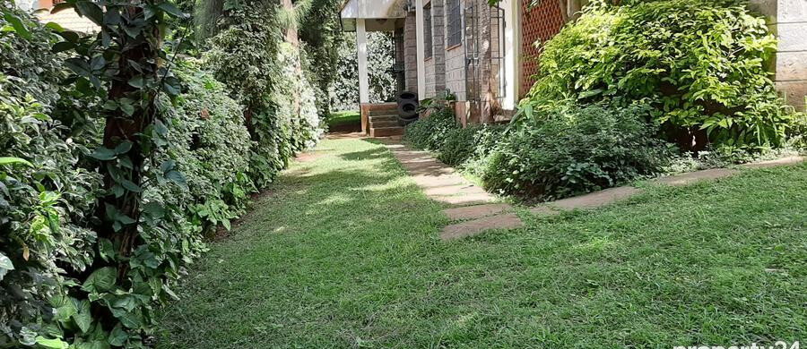 4BR All-Ensuite Townhouse with Fireplace & Private Garden - Lavington