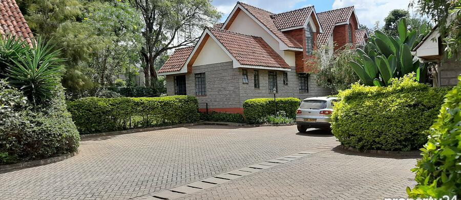4BR All-Ensuite Townhouse with Fireplace & Private Garden - Lavington