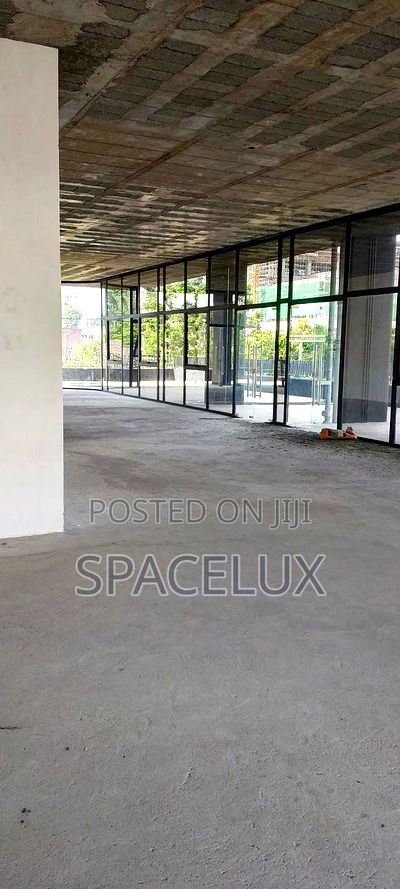 Plush Nice 5000sqft High End Restaurant. - Image 1