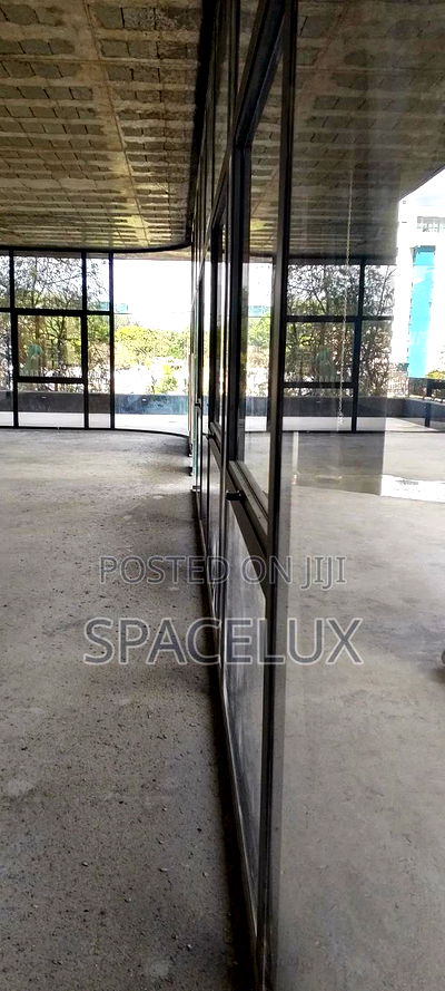 Plush Nice 5000sqft High End Restaurant. - Image 2