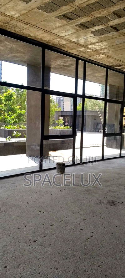 Plush Nice 5000sqft High End Restaurant. - Image 6