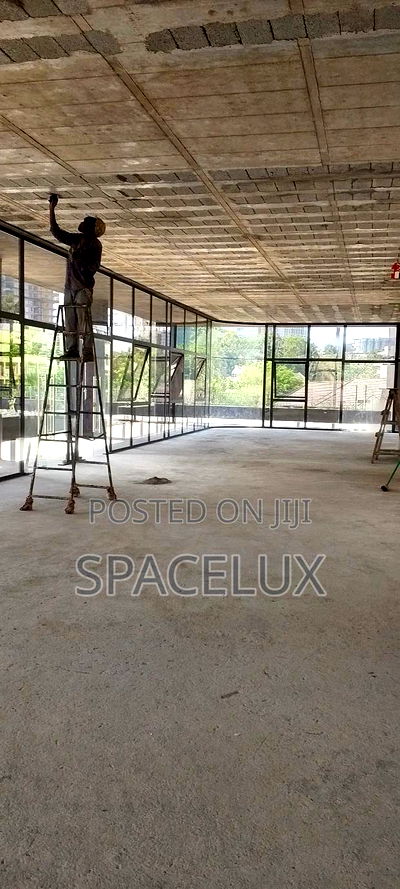 Plush Nice 5000sqft High End Restaurant. - Image 7