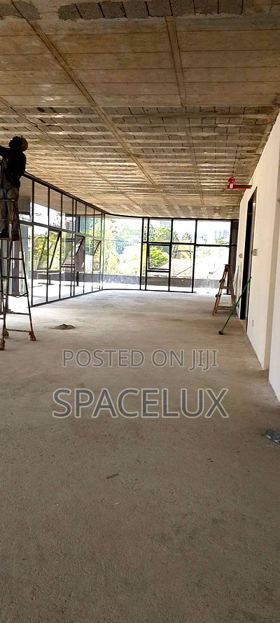 Plush Nice 5000sqft High End Restaurant. - Image 5