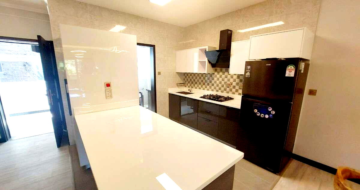 11th Floor 2BR with Gym, Pool & Jacuzzi – Riverside