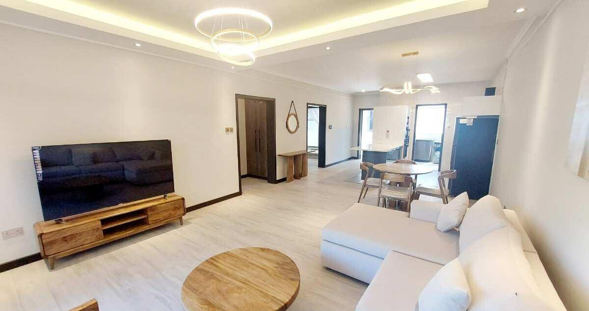 11th Floor 2BR with Gym, Pool & Jacuzzi – Riverside