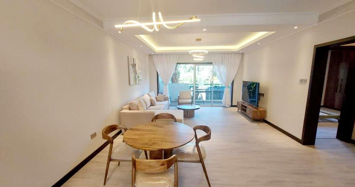11th Floor 2BR with Gym, Pool & Jacuzzi – Riverside