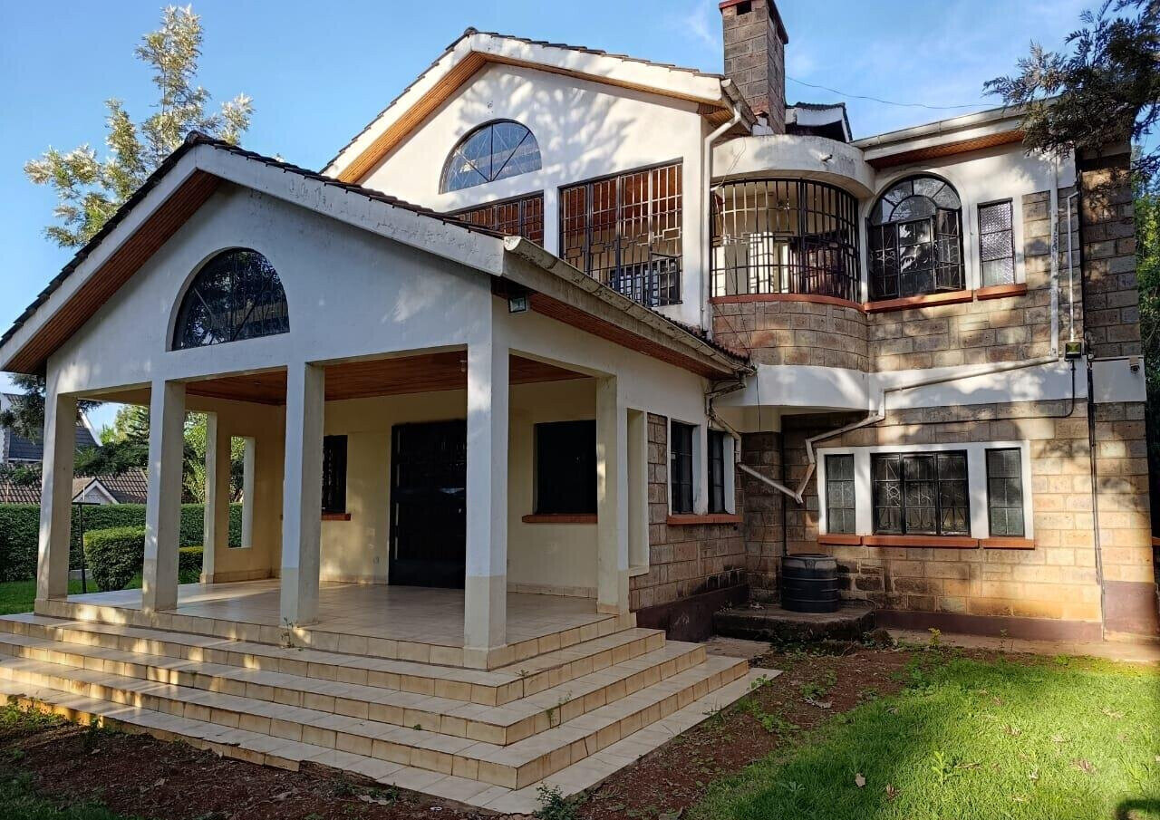 5-Bed Townhouse with Library & Fireplace on ¾-Acre – Karen