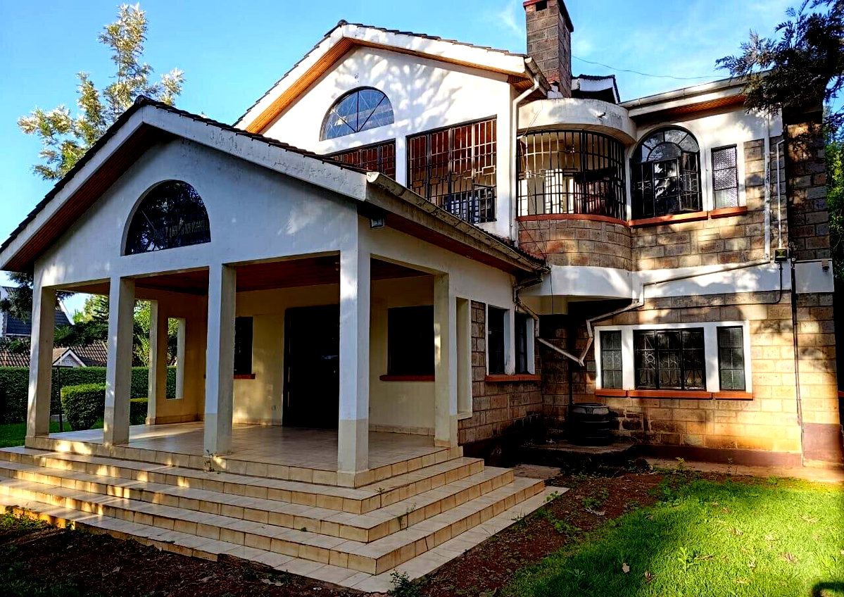 5-Bed Townhouse with Library & Fireplace on ¾-Acre – Karen