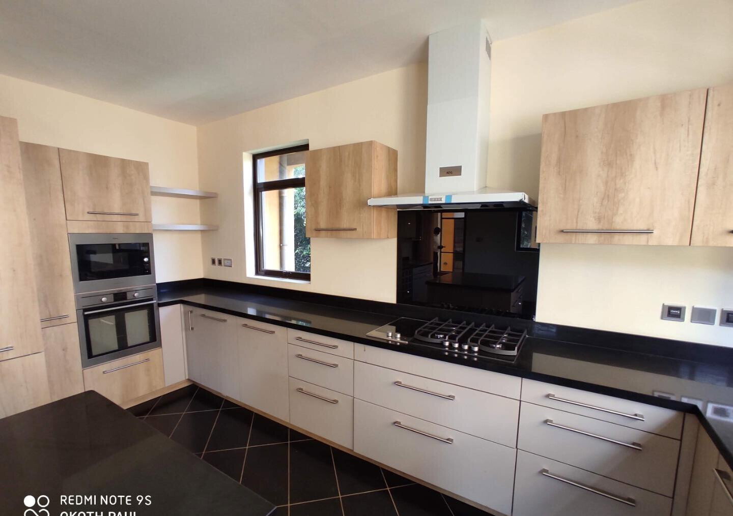 5-Ensuite Townhouse with Rooftop Garden & Fireplace - Lavington