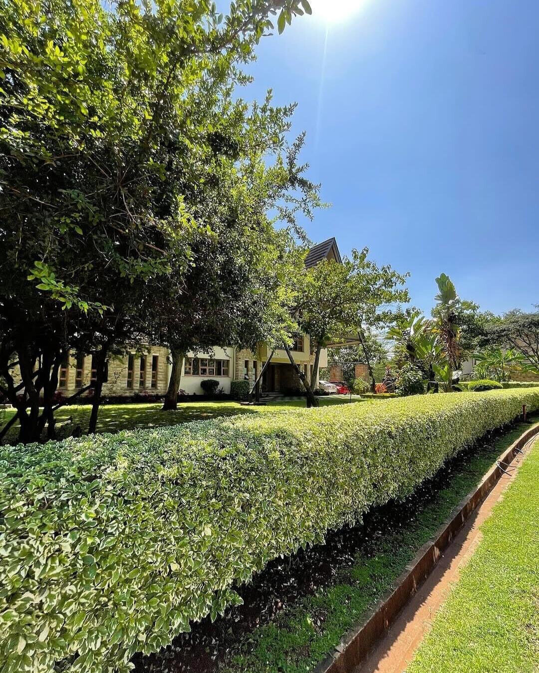 Waterfront 5-Bed Villa with Clubhouse Access – Karen