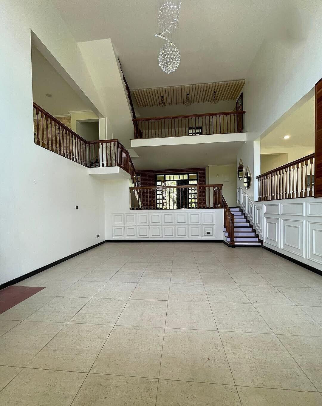 Waterfront 5-Bed Villa with Clubhouse Access – Karen