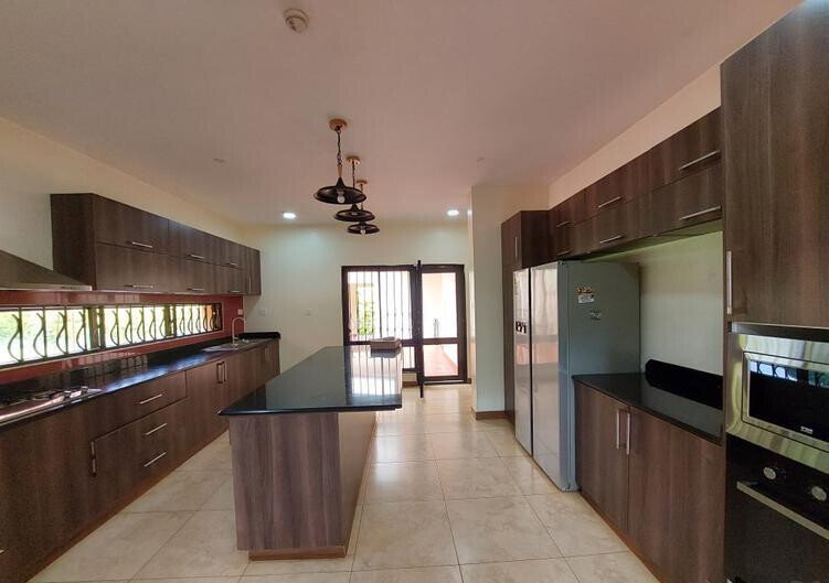1/2 Acre 5BR Haven at KSh 450K