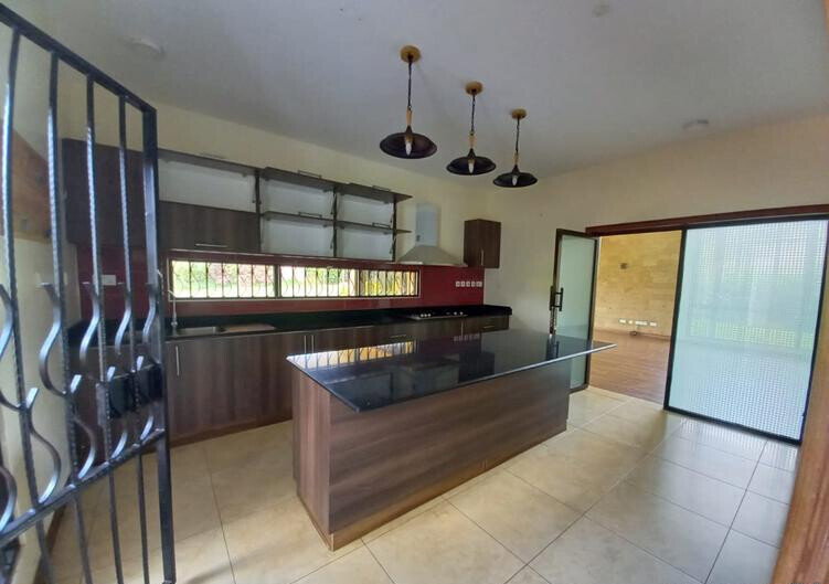1/2 Acre 5BR Haven at KSh 450K