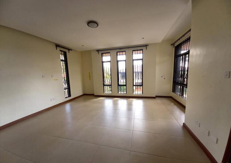1/2 Acre 5BR Haven at KSh 450K