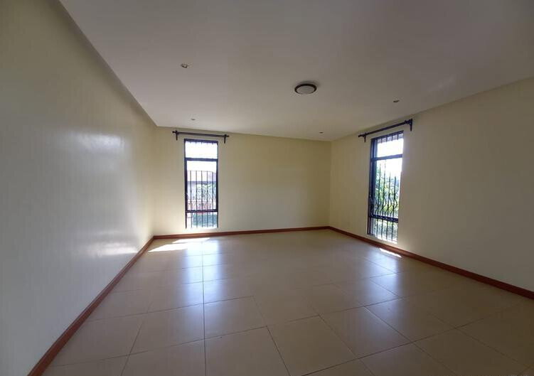 1/2 Acre 5BR Haven at KSh 450K
