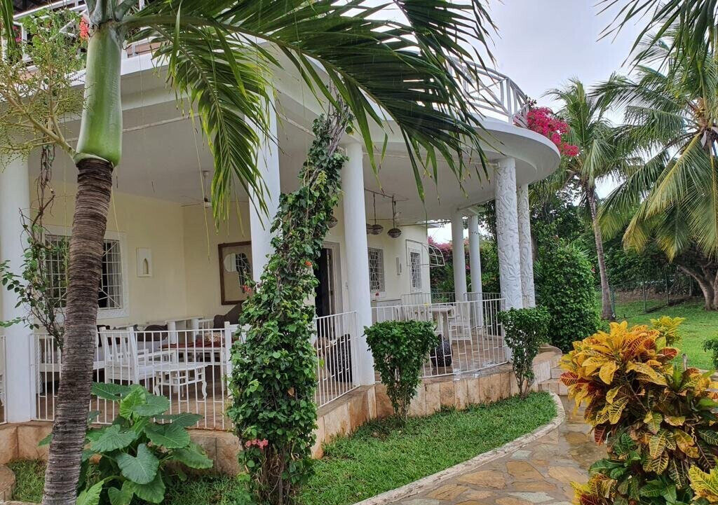 4BR Townhouse on Half-Acre with Servant Qtrs – Casuarina, Malindi