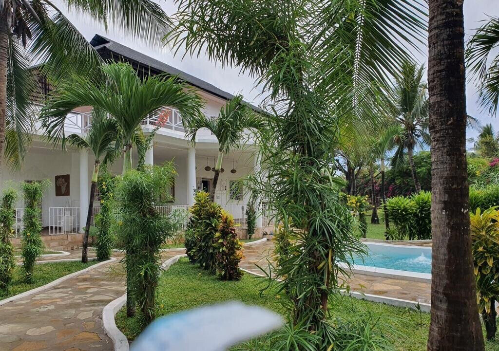4BR Townhouse on Half-Acre with Servant Qtrs – Casuarina, Malindi
