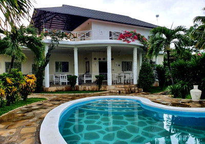 4BR Townhouse on Half-Acre with Servant Qtrs – Casuarina, Malindi