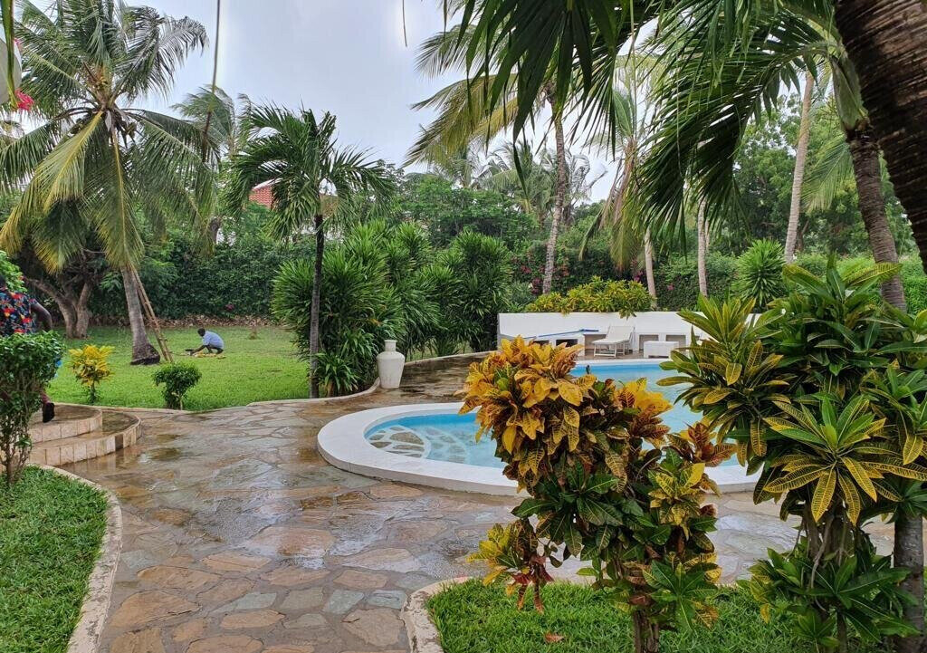 4BR Townhouse on Half-Acre with Servant Qtrs – Casuarina, Malindi