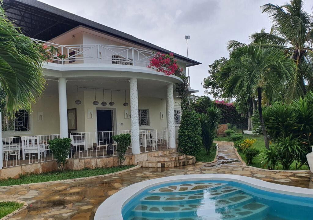 4BR Townhouse on Half-Acre with Servant Qtrs – Casuarina, Malindi