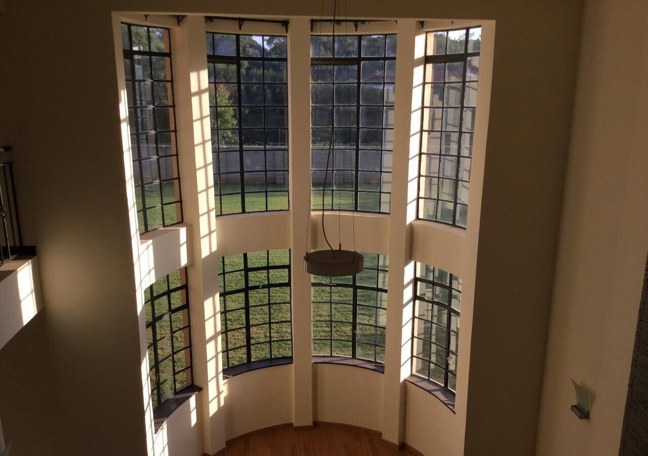 Half Acre 5BR Garden Home