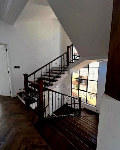 4bdrm Townhouse/Terrace in Lavington Green for sale - Image 2