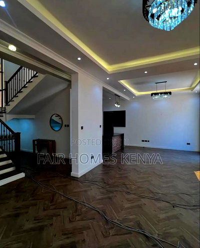 4bdrm Townhouse/Terrace in Lavington Green for sale - Image 3