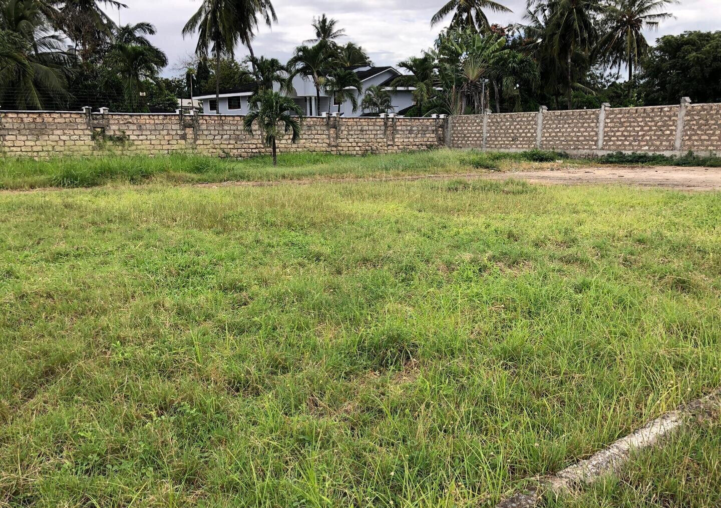 Quarter Acre Plot in Nyali Mkomani