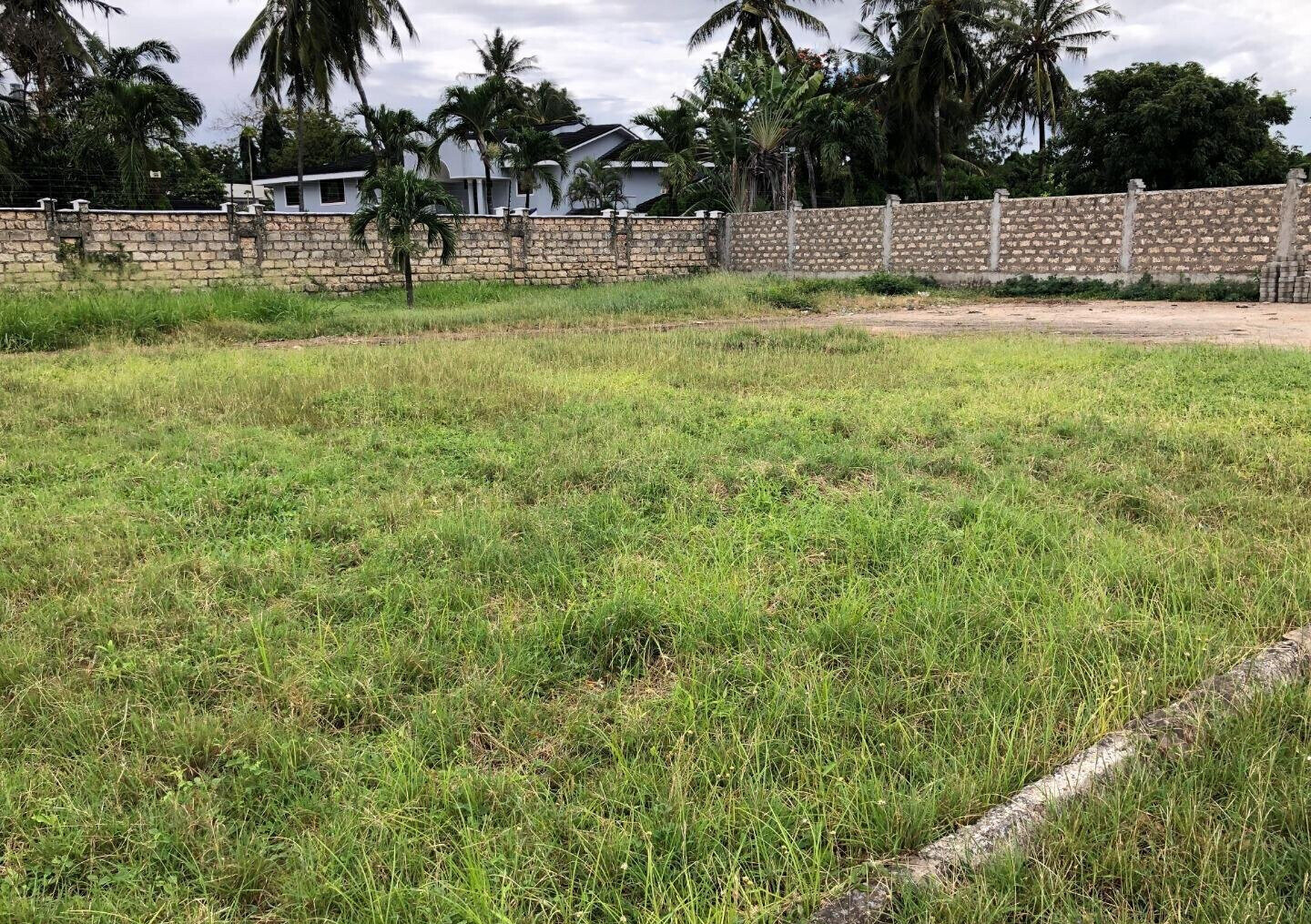 Quarter Acre Plot in Nyali Mkomani