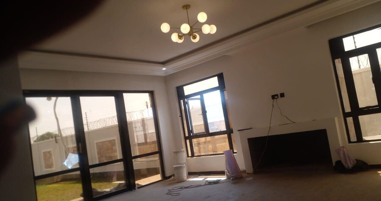 5BR Townhouse on Quarter-Acre with Private Garden - Runda
