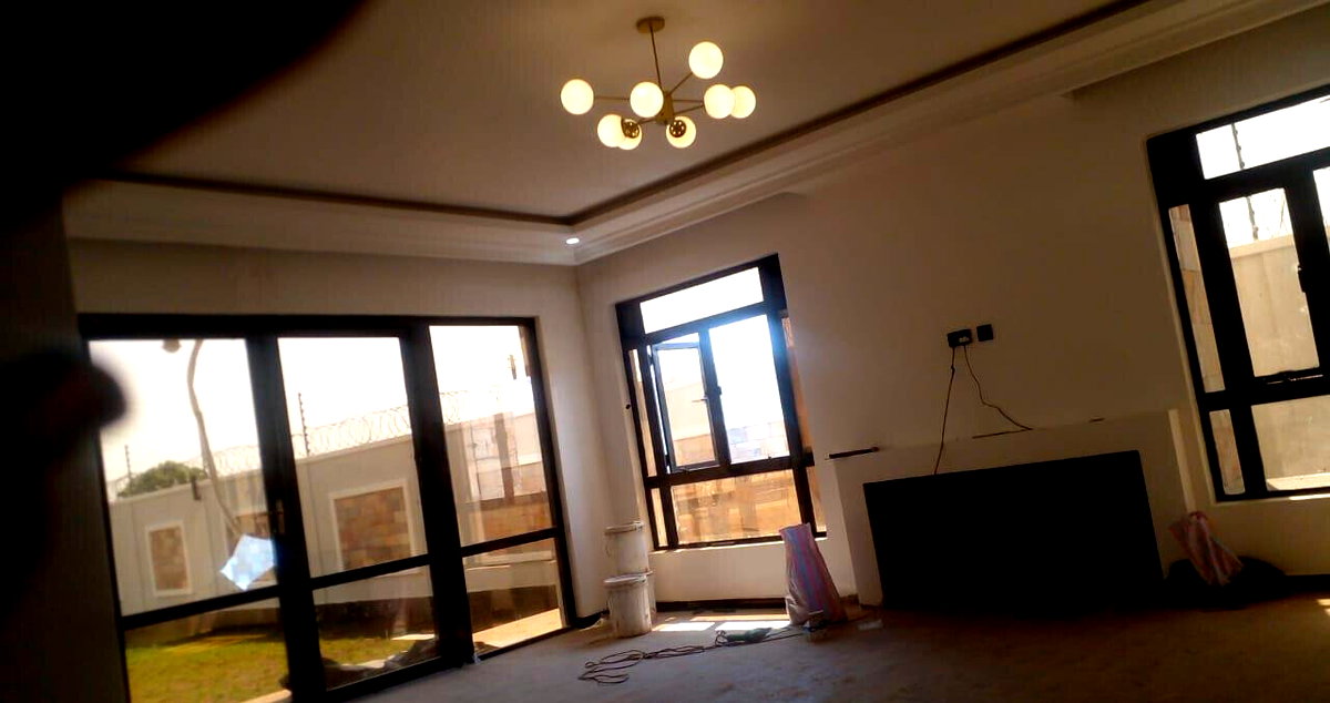 5BR Townhouse on Quarter-Acre with Private Garden - Runda