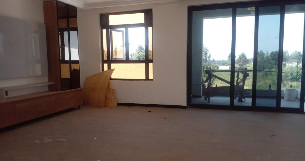 5BR Townhouse on Quarter-Acre with Private Garden - Runda