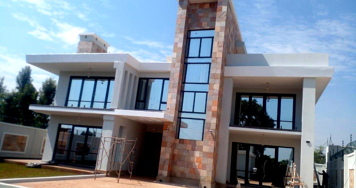 5BR Townhouse on Quarter-Acre with Private Garden - Runda