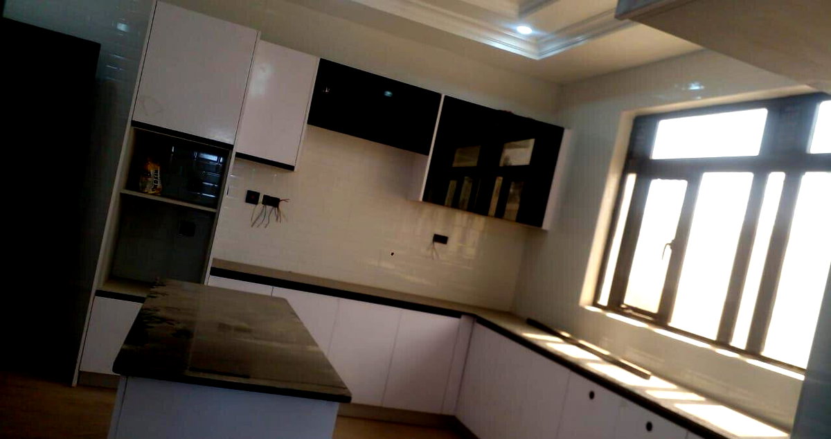 5BR Townhouse on Quarter-Acre with Private Garden - Runda