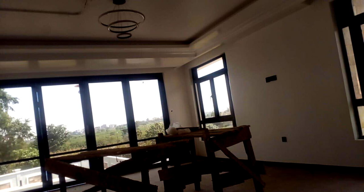 5BR Townhouse on Quarter-Acre with Private Garden - Runda