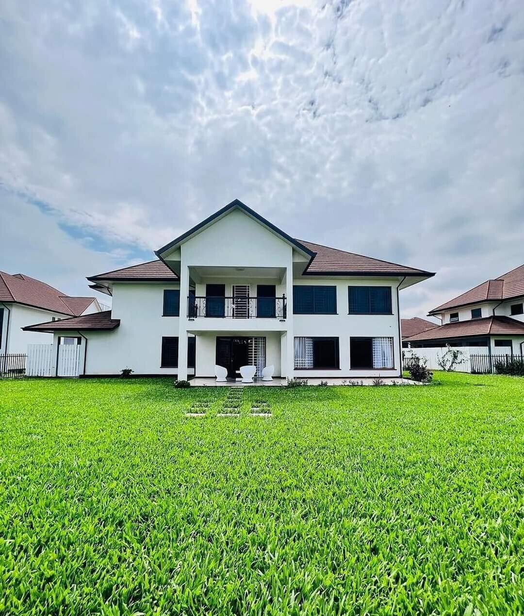 4BR All-Ensuite Villa with DSQ & Backup Generator - Runda