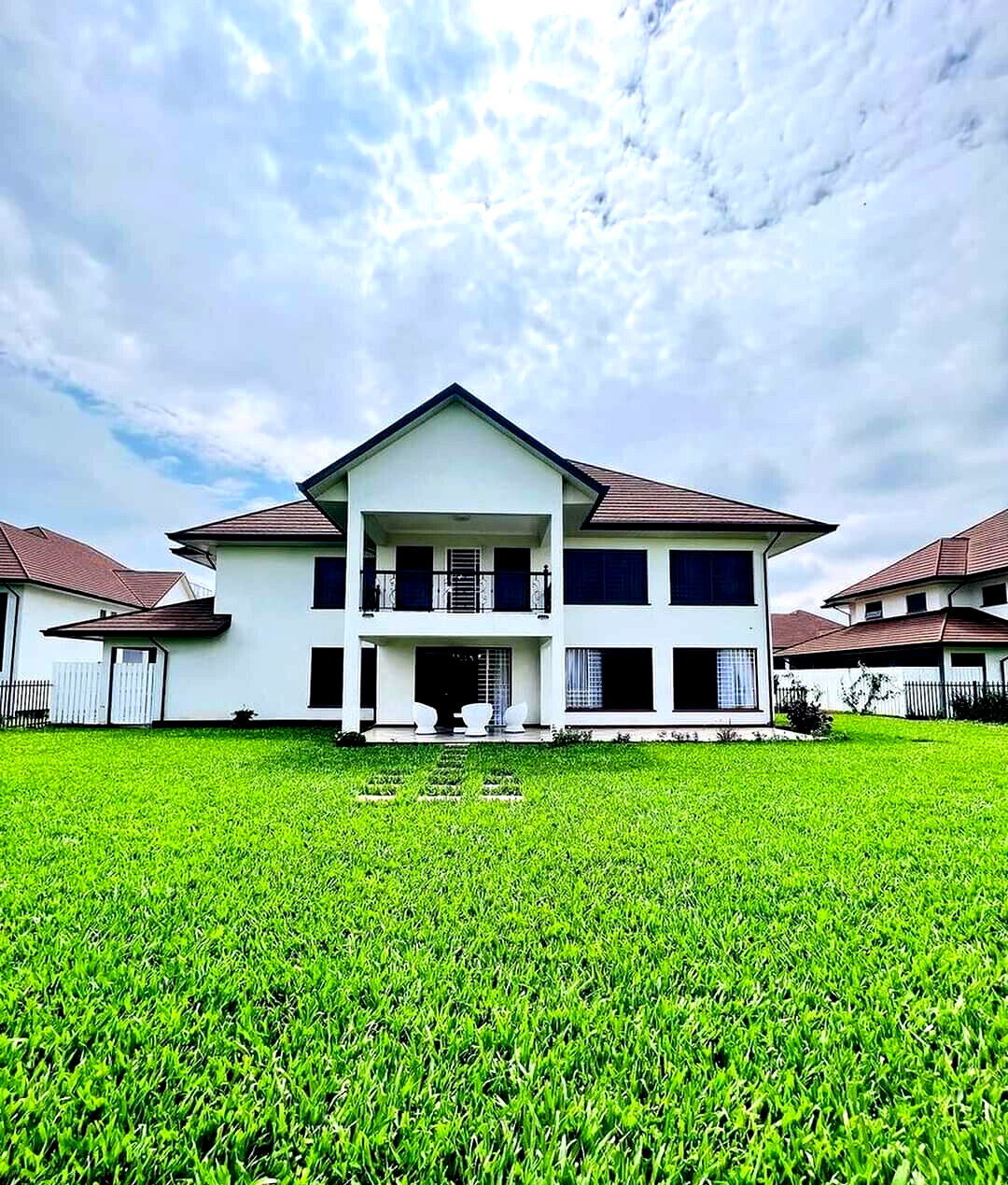 4BR All-Ensuite Villa with DSQ & Backup Generator - Runda