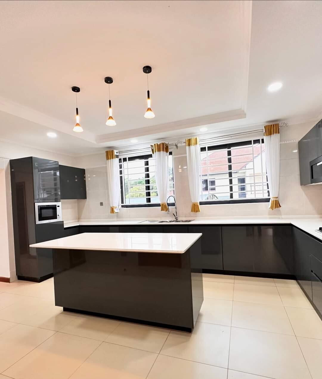 4BR All-Ensuite Villa with DSQ & Backup Generator - Runda