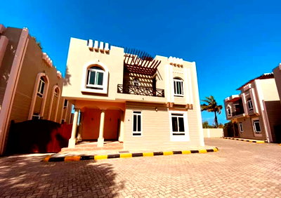 5BR All-Ensuite Townhouse with Pool & Study - Nyali