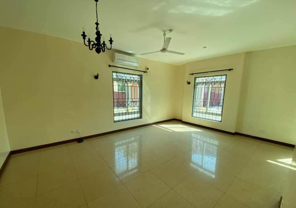 5BR All-Ensuite Townhouse with Pool & Study - Nyali