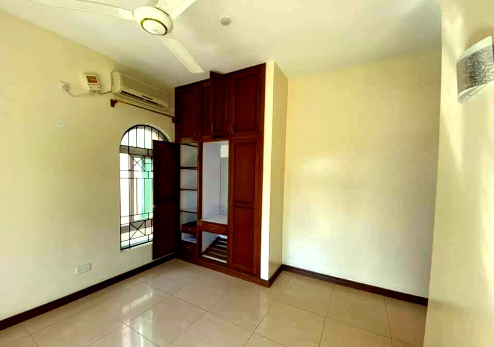 5BR All-Ensuite Townhouse with Pool & Study - Nyali