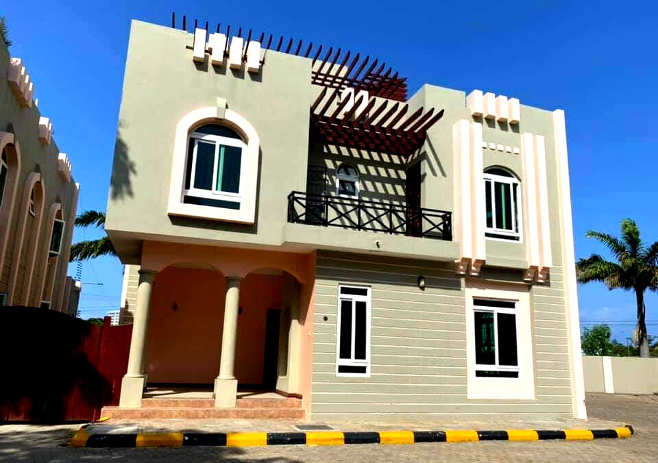 5BR All-Ensuite Townhouse with Pool & Study - Nyali