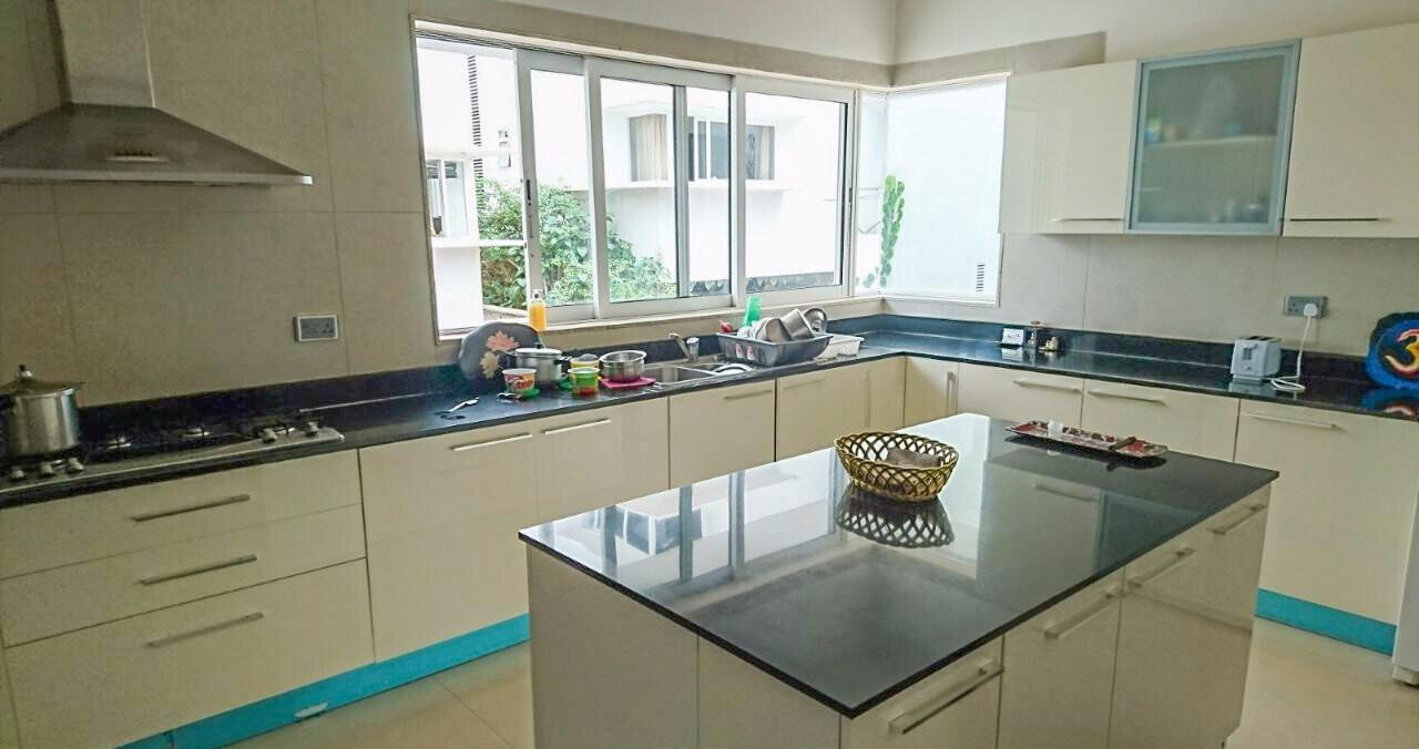 4-Ensuite Townhouse with Pool View Balcony & DSQ - Spring Valley