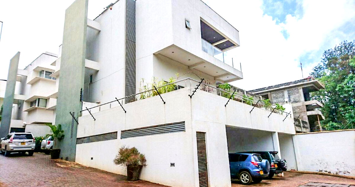 4-Ensuite Townhouse with Pool View Balcony & DSQ - Spring Valley