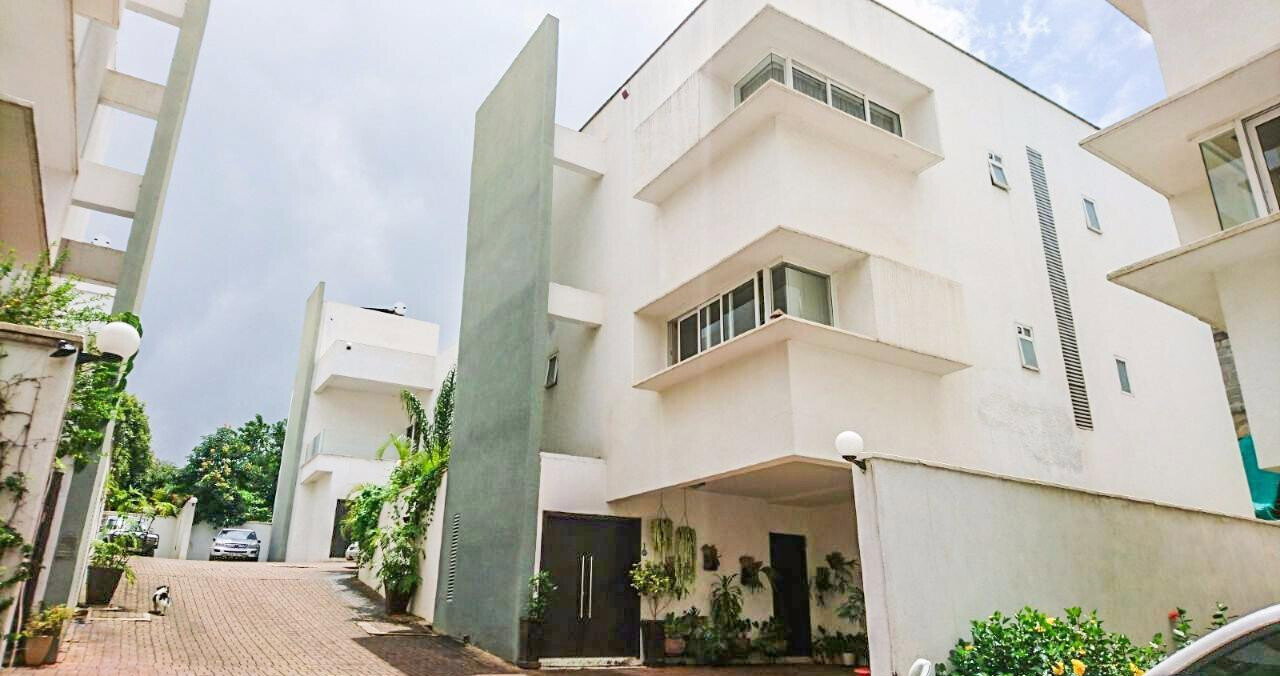 4-Ensuite Townhouse with Pool View Balcony & DSQ - Spring Valley