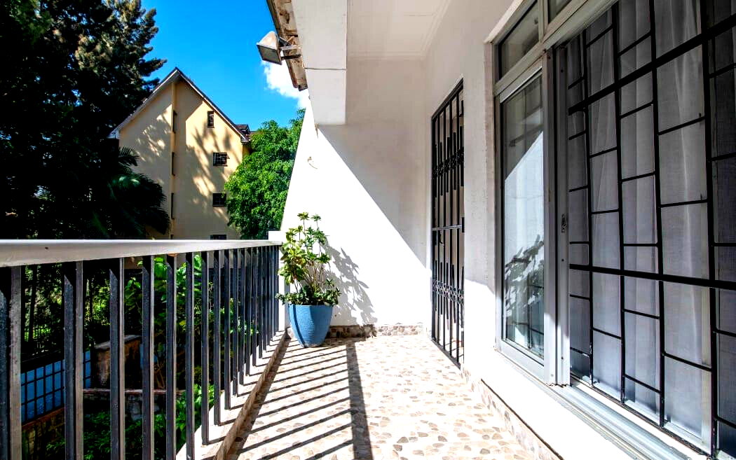 Parquet-Floored 4BR Townhouse with Guest Cloakroom - Kilimani