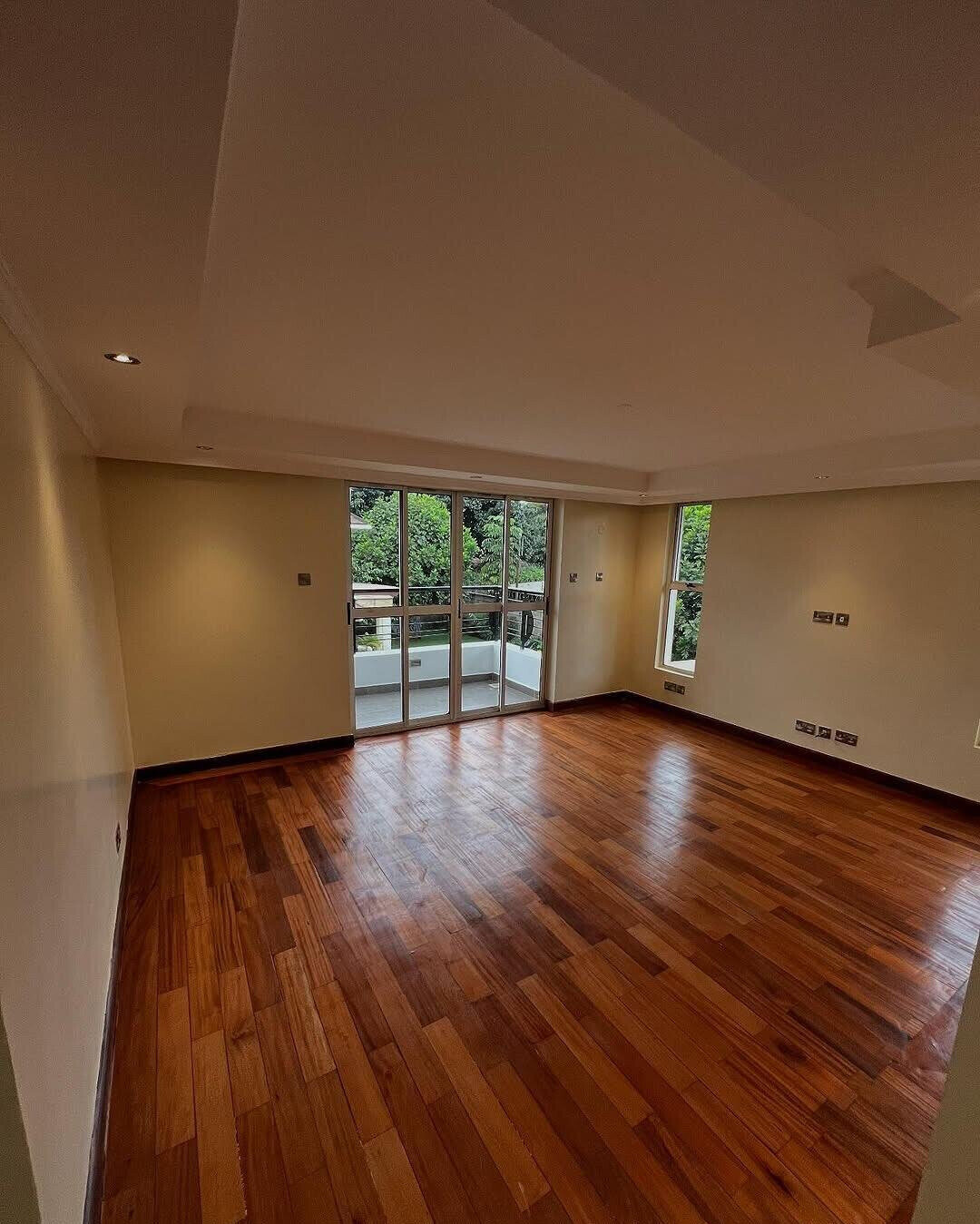 5-Ensuite Townhouse with Family Room & Manicured Garden - Lavington