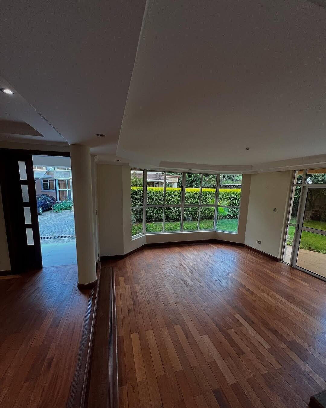 5-Ensuite Townhouse with Family Room & Manicured Garden - Lavington